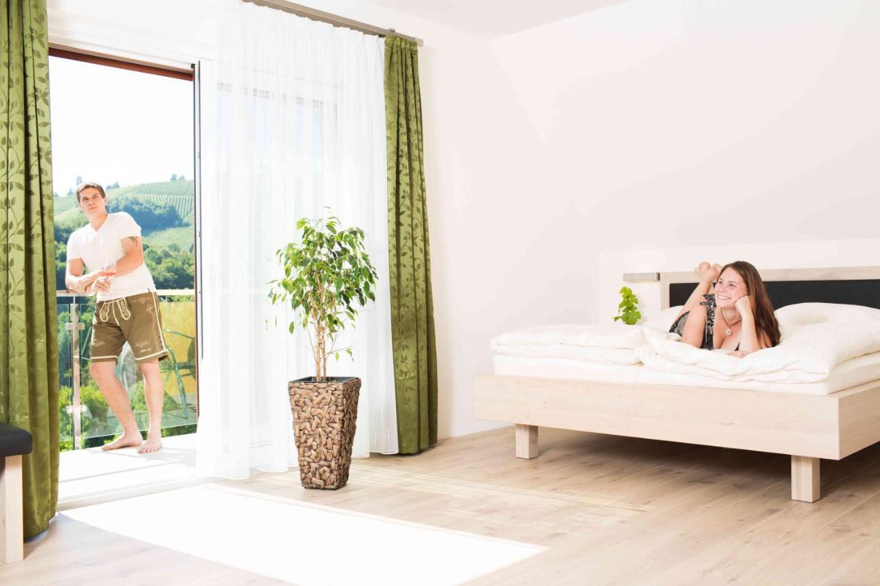 Weingut-Gaestezimmer Uhl Ratsch an der Weinstraße 외부 사진
