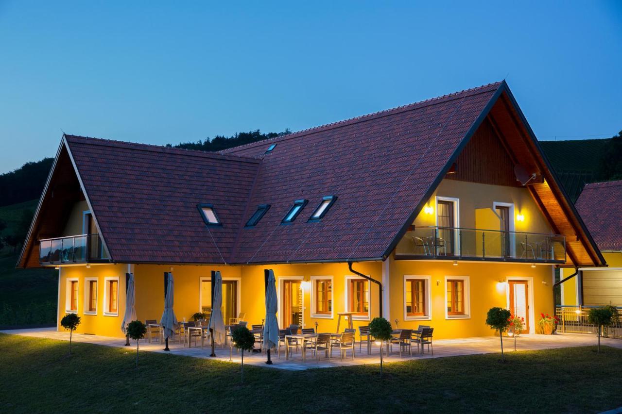Weingut-Gaestezimmer Uhl Ratsch an der Weinstraße 외부 사진