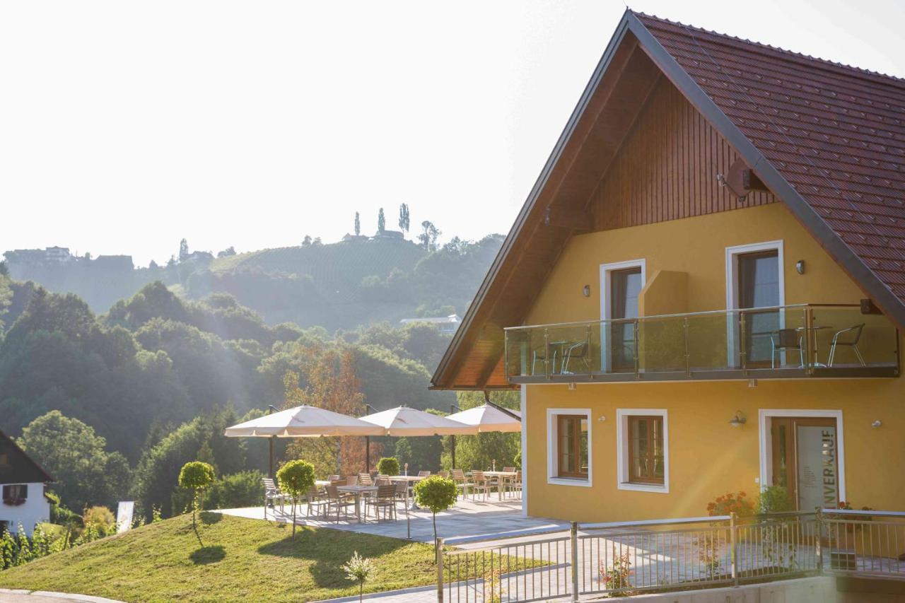Weingut-Gaestezimmer Uhl Ratsch an der Weinstraße 외부 사진