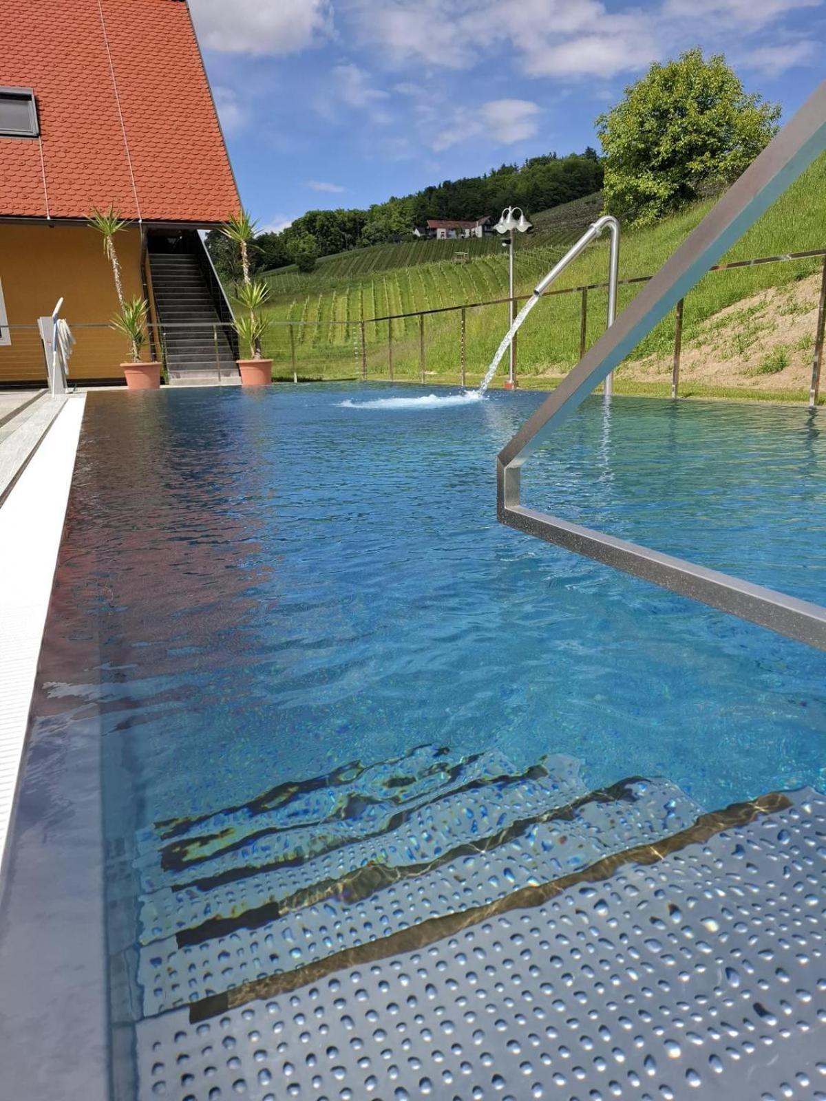 Weingut-Gaestezimmer Uhl Ratsch an der Weinstraße 외부 사진