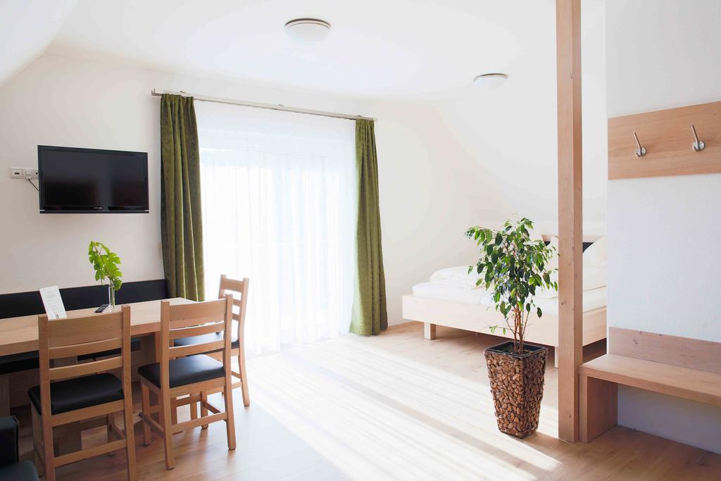 Weingut-Gaestezimmer Uhl Ratsch an der Weinstraße 외부 사진